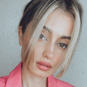 Meet your Posher, Лина